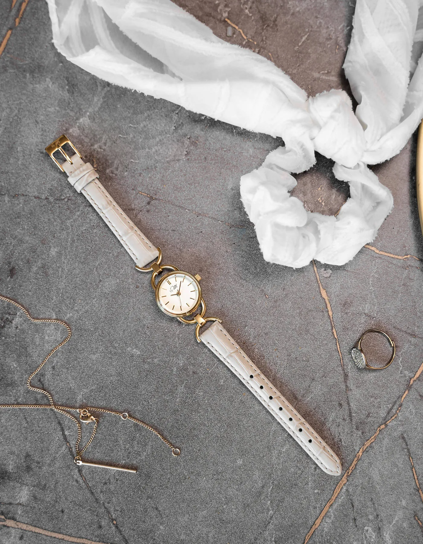 80's Vintage Design Gold-Tone Watch With Beige Leather Strap