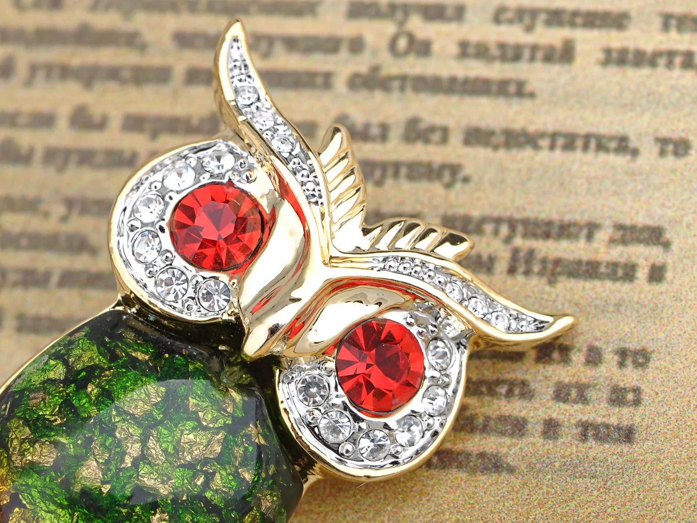 Alilang Ruby Red Crystal Rhinestone Eye Green Golden Tone Foil Bead Owl Bird Pin Brooch