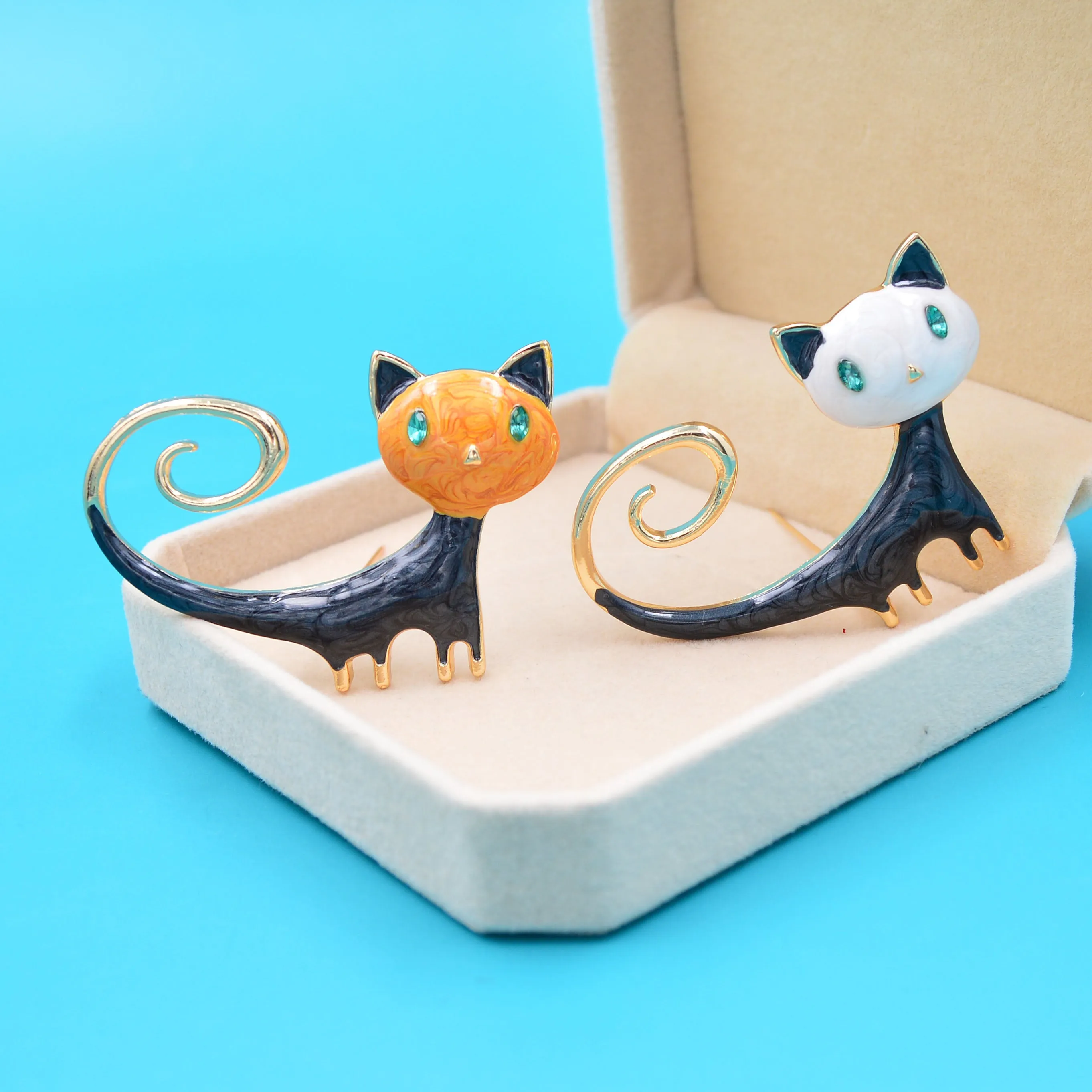 Enamel Cute Cat Brooches For Women Kitty Pin 2 Colors