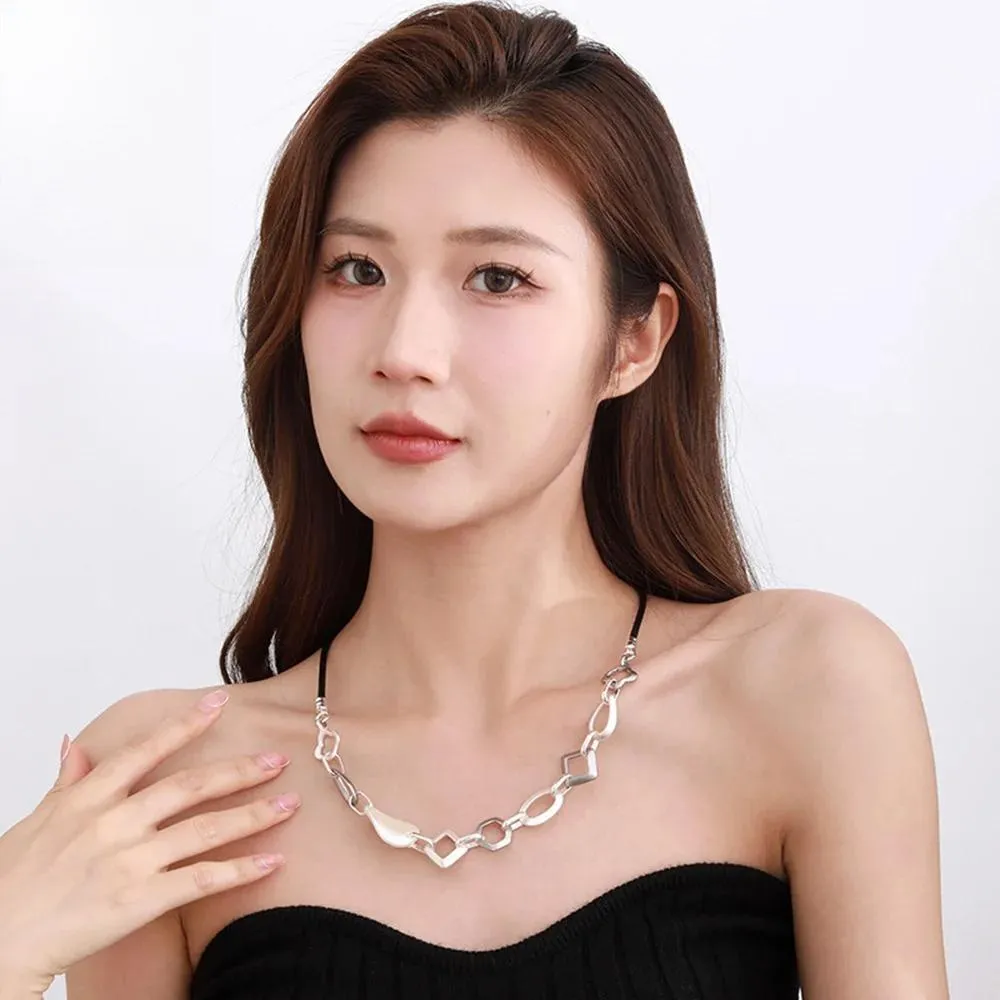 Fashion Geometric Neck Chokers Silver Color Hollow Out Suspension Pendants Necklace for Women
